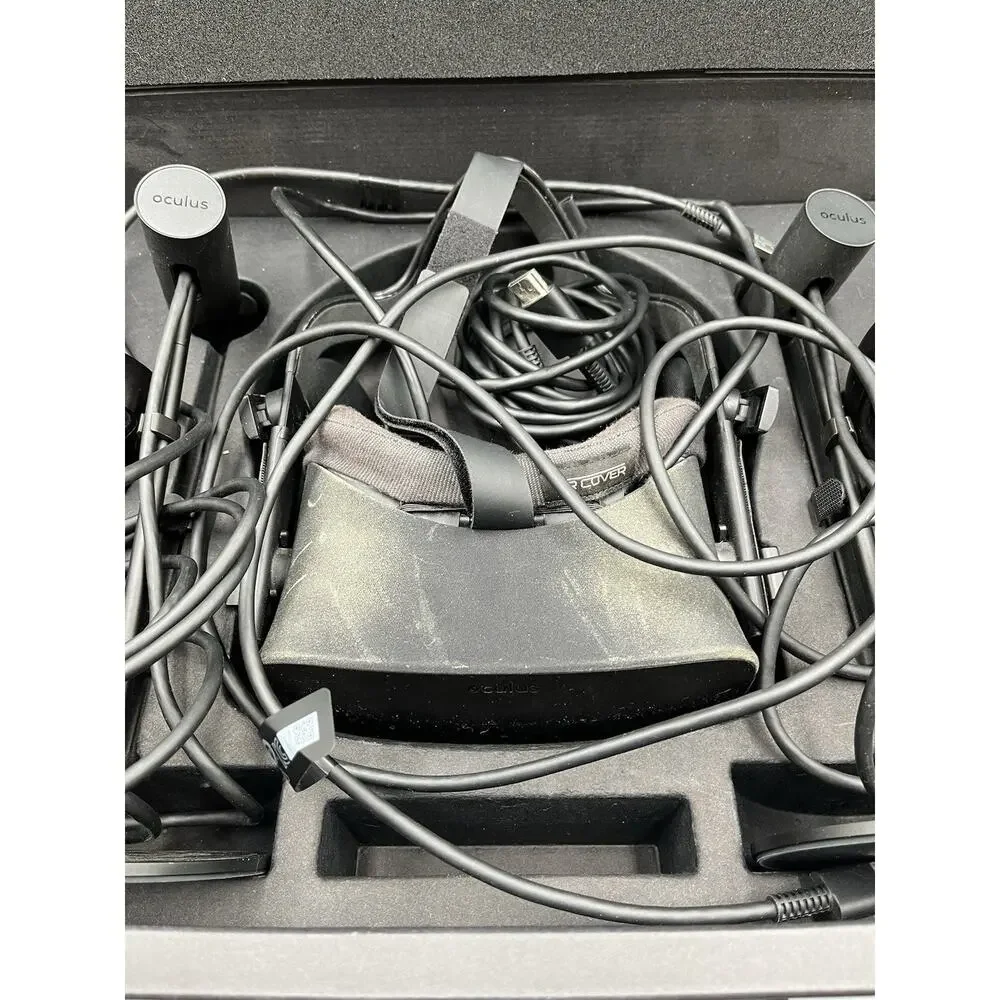 Oculus Rift CV1 Headset With 2 Base Stations And Controllers + Cable (Full Set)
